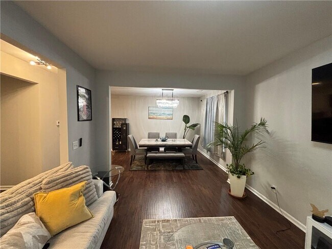 Foto del edificio - 518 Tulip Ln