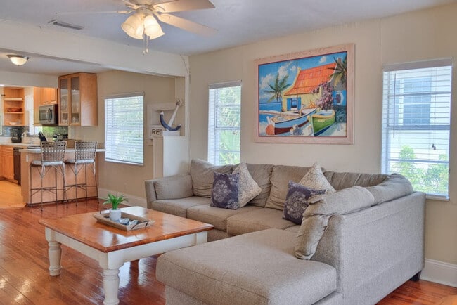 Building Photo - 3018 Gulf Dr