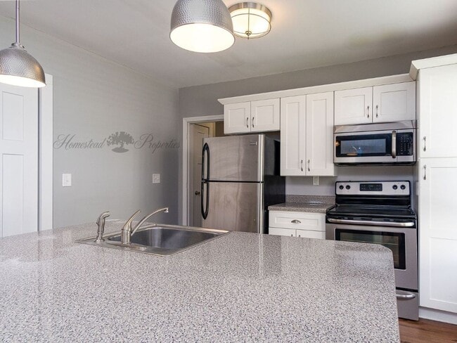 Building Photo - Updated 1 Bed / Bath Duplex on Lamont