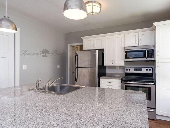 Foto del edificio - Updated 1 Bed / Bath Duplex on Lamont