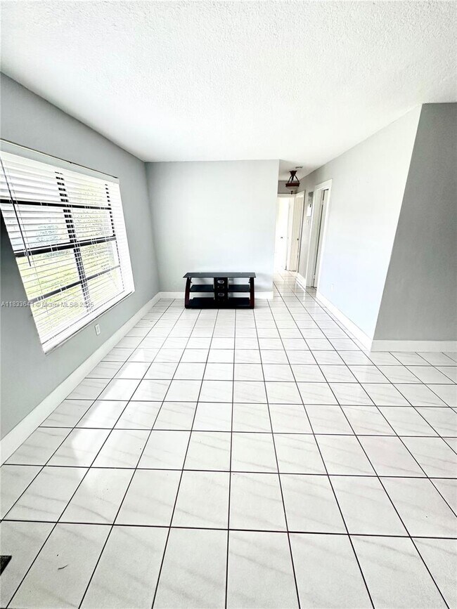 Foto del edificio - 17210 NW 50th Ct