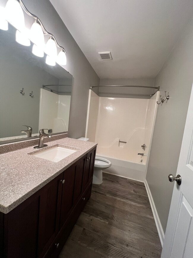 Building Photo - 105 Kestrel Ct