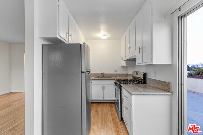 Foto del edificio - 2637 S Centinela Ave