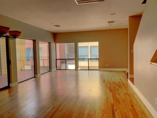 Foto del edificio - 4402 Spencer St