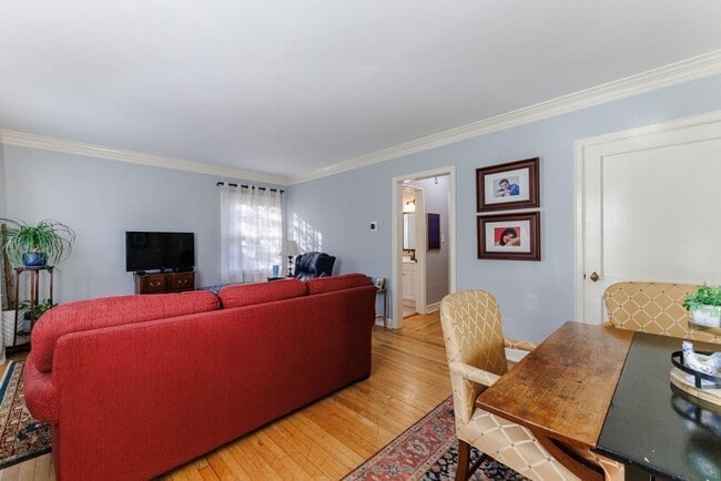 Building Photo - 1280 Stillwood Dr NE