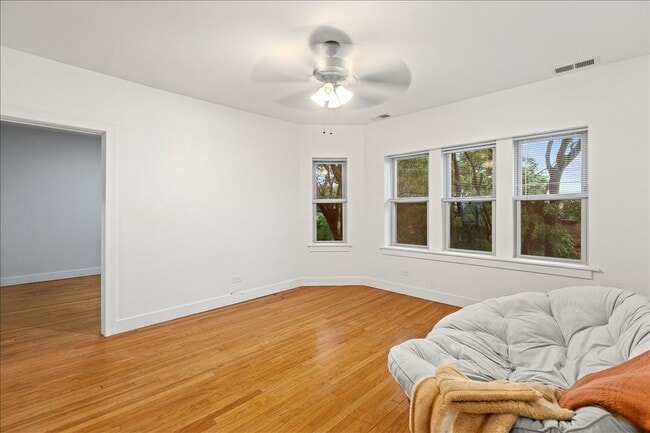 Foto del edificio - 4055 N Spaulding Ave