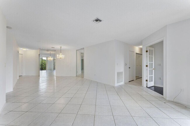 Foto del edificio - 4400 NW 30th St