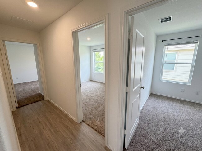 Building Photo - 5410 Daphne Path