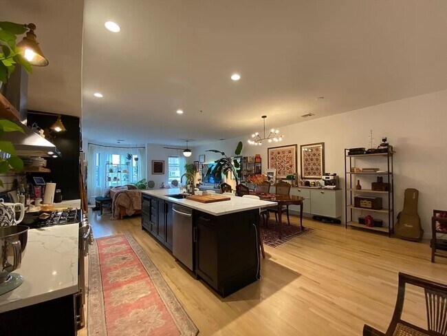 Foto del edificio - 877 Harrison Ave