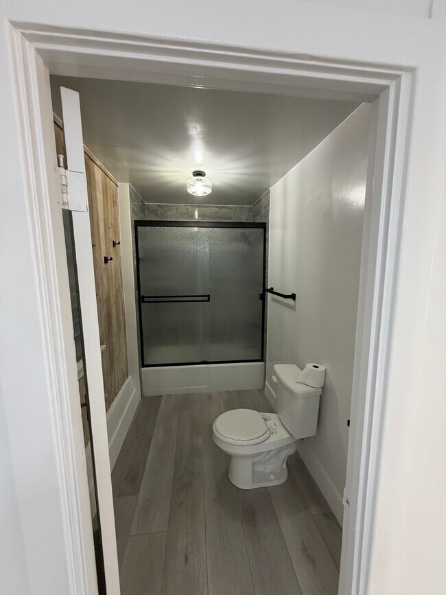 Baño - 315 24th St