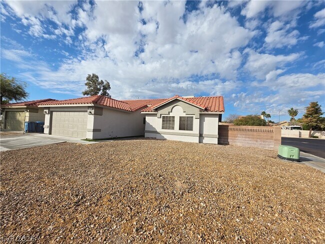 Building Photo - 5843 Berry Hill Ln