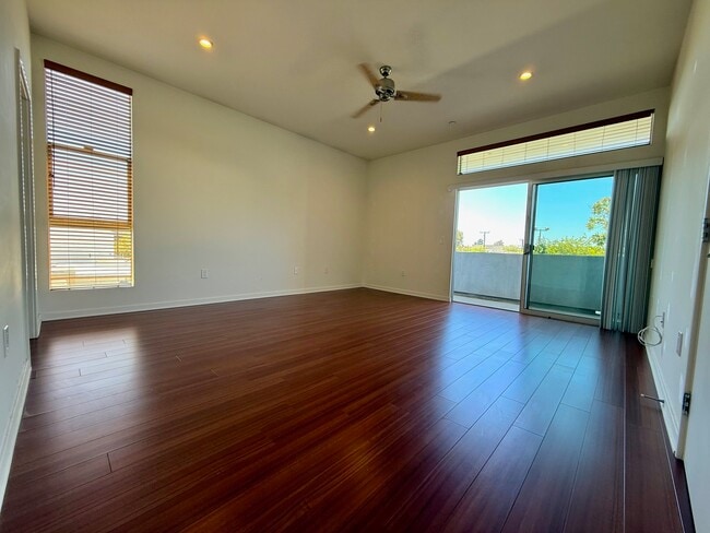 Building Photo - 11229 Greenlawn Ave