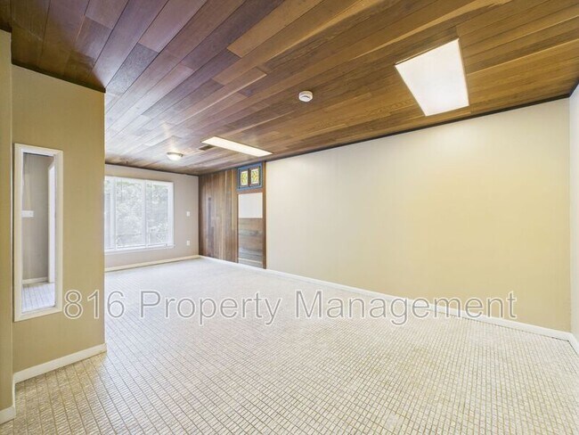 Foto del edificio - 7162 Woodson Rd