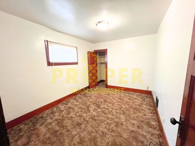 Foto del edificio - 2 bedrooms 1 bathroom house