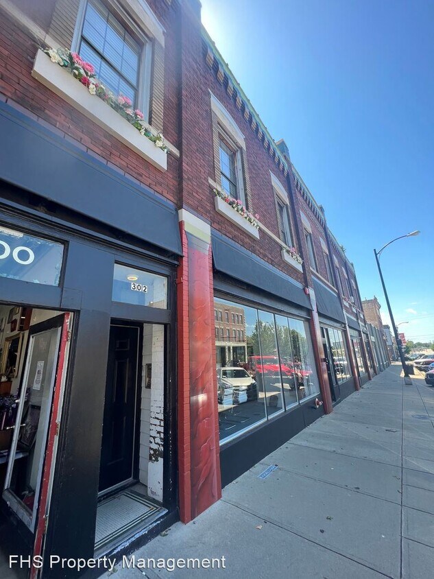 Foto del edificio - 1 br, 1 bath House - 302 W Commercial Unit...