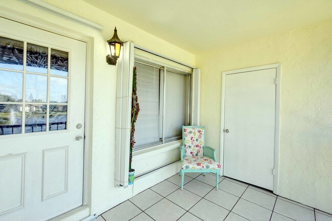 Recorre en bicicleta los senderos pavimentados del parque en Round Lake Beach. - 4850 Sable Pine Cir