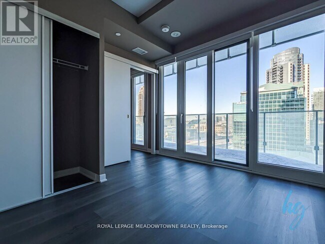 Photo du bâtiment - 3900 Confederation Pkwy