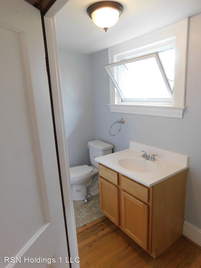 Building Photo - 3 br, 1.5 bath House - 3300 BEECHWOOD AVE