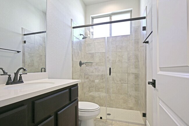 Building Photo - 588 Vale Ct