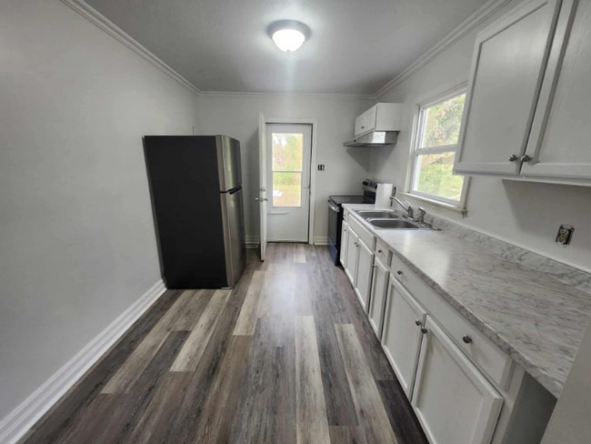 Building Photo - 609 W Holly St