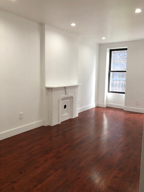 Primary Photo - 1165 Fulton St