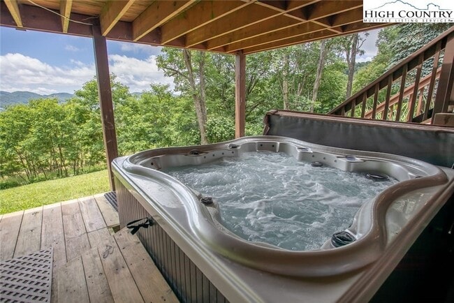 Foto del edificio - 1776 Beech Mountain Pkwy