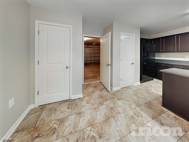 Foto del edificio - 3708 Alexander Forest Dr