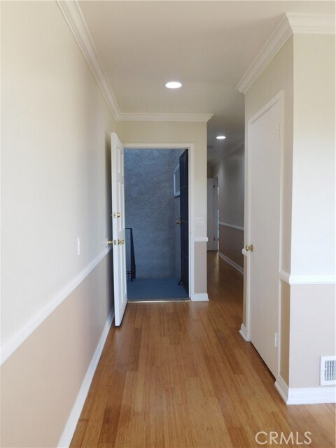 Building Photo - 548 Oleander Dr