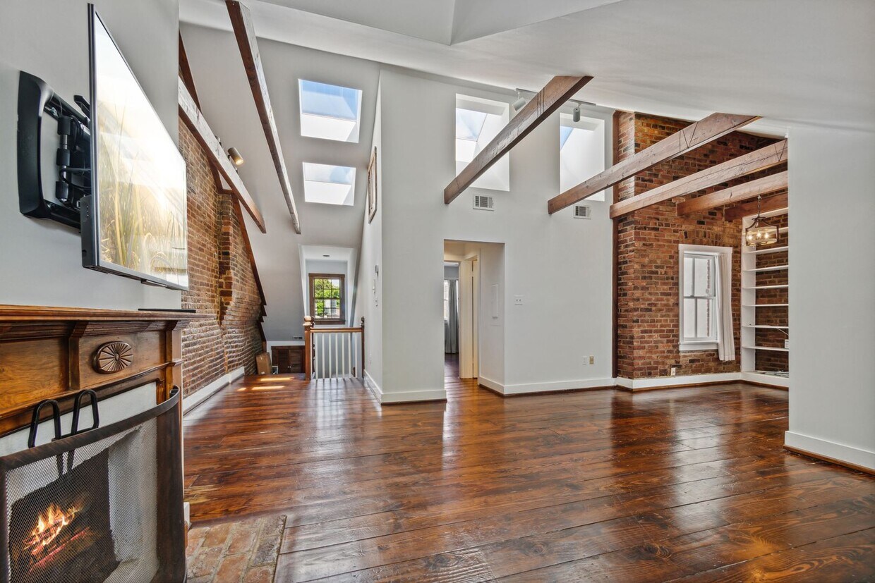 Available Now! Georgetown! Professionally ... - Available Now! Georgetown! Professionally ...