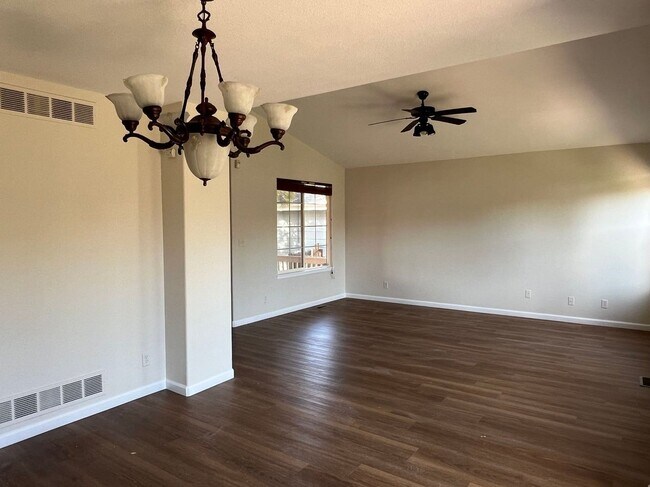 Building Photo - Brand new paint and new carpet!   So much ...