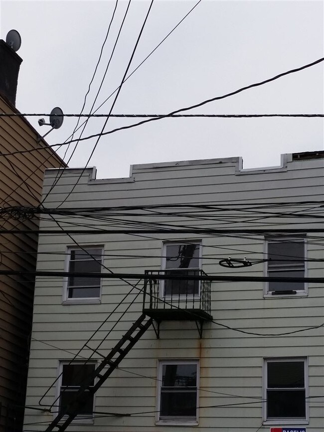 Building Photo - 335 Palisade Ave
