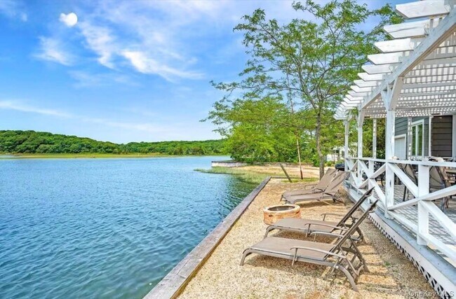 Foto del edificio - 286 Towd Point Rd