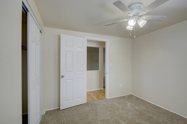Foto del edificio - 8101-8195 W 9th Ave