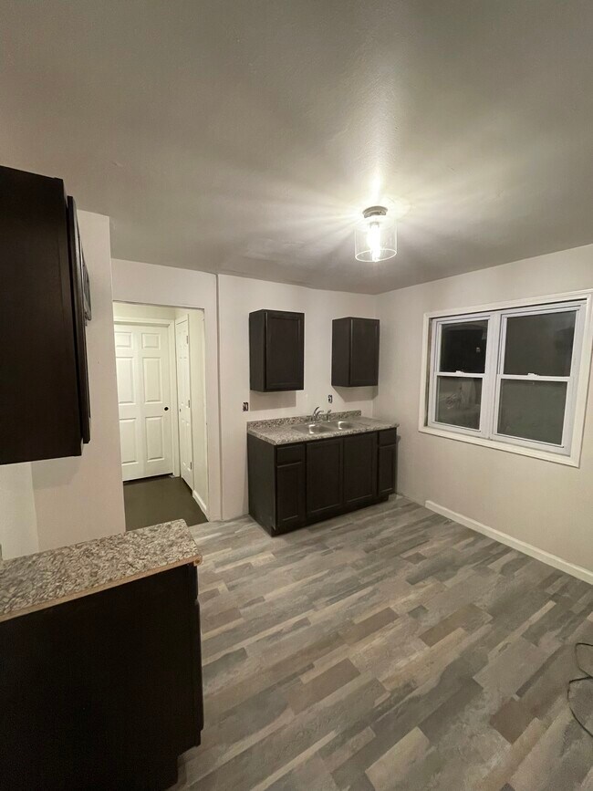Foto del edificio - 3662 W 117th St