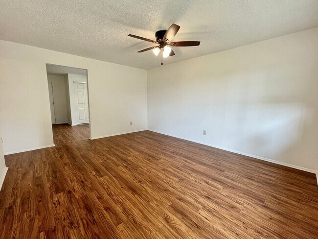 Foto del edificio - 2 Bedroom Duplex in Lakeland
