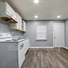 Building Photo - 1212 Riverview Dr