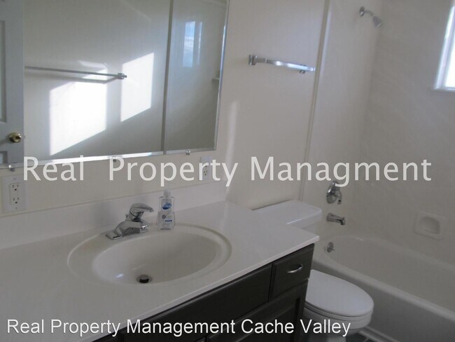 Building Photo - 3 br, 2 bath House - 221 E 570 N