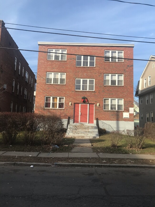 Building Photo - 44 Standish St