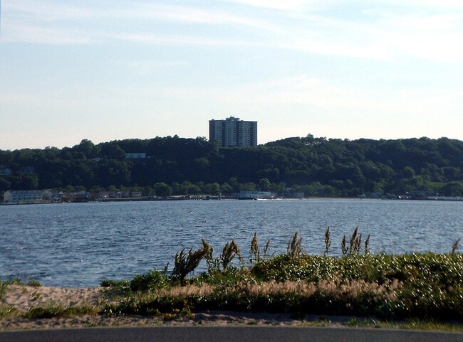 Building Photo - Eastpointe Condominium