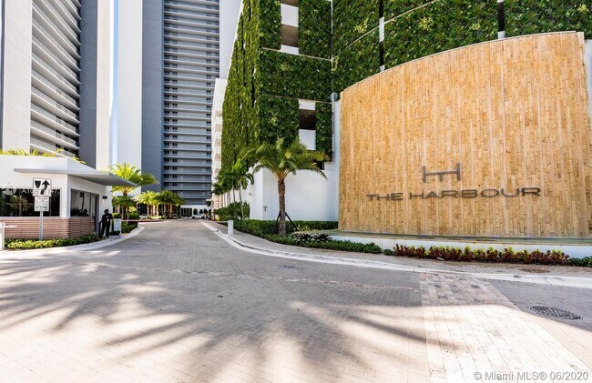 Building Photo - 16385 Biscayne Blvd