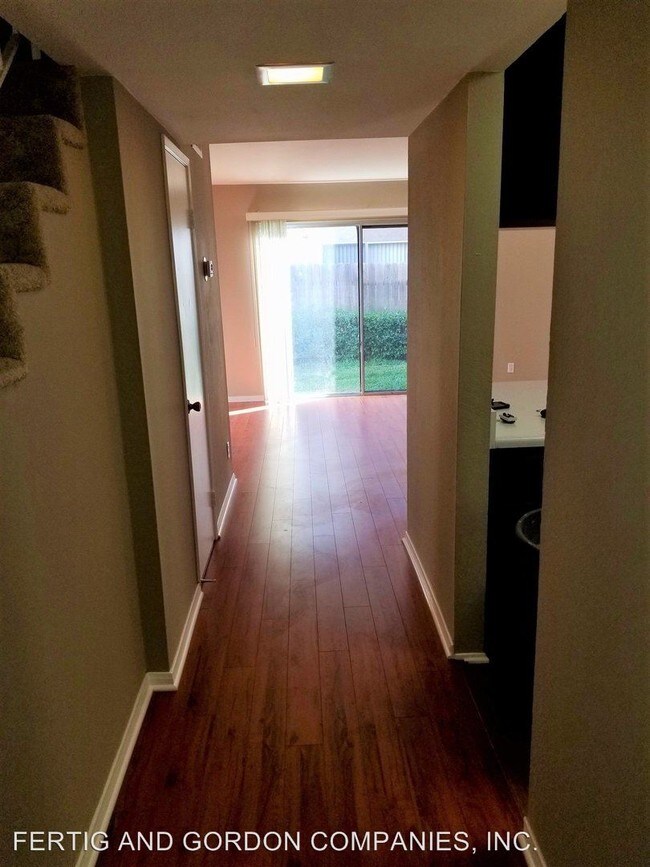 Building Photo - 344 S Arroyo Dr