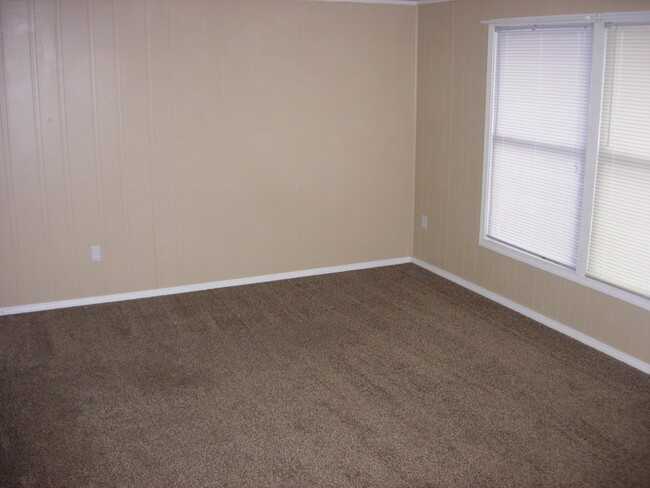 Living room - 233 E Bigelow Ave