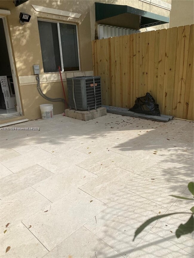 Foto del edificio - 7991 NW 8th St