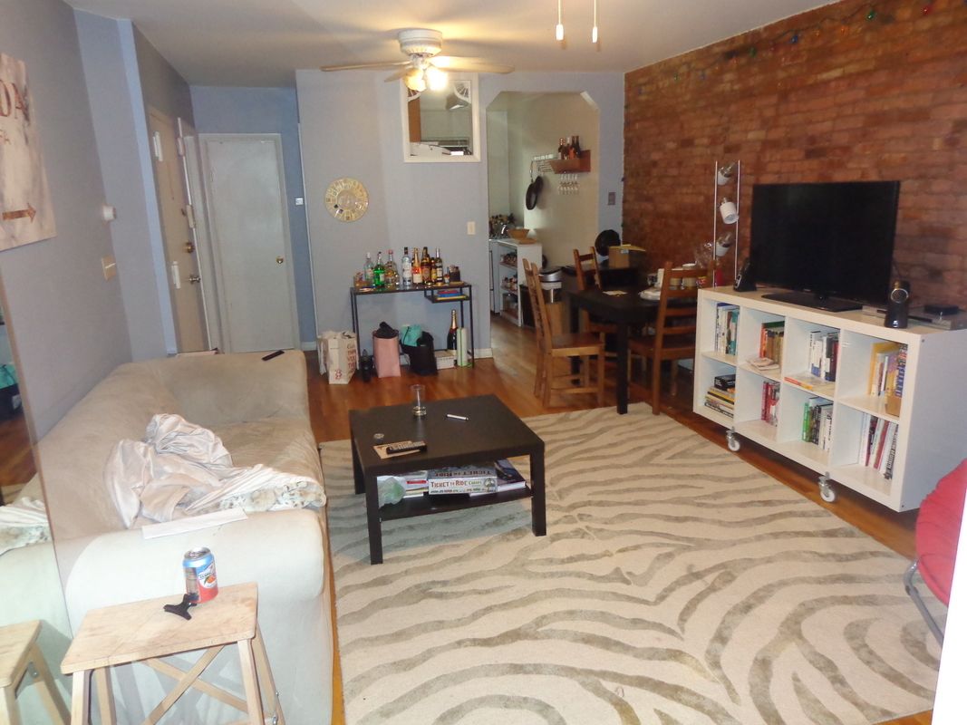 Primary Photo - 264 10th Ave