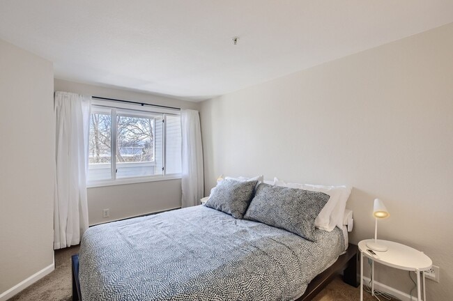 Lovely Pearl St. Condo 1 BDR/1 BA Downtown Boulder - Lovely Pearl St. Condo 1 BDR/1 BA Downtown Boulder