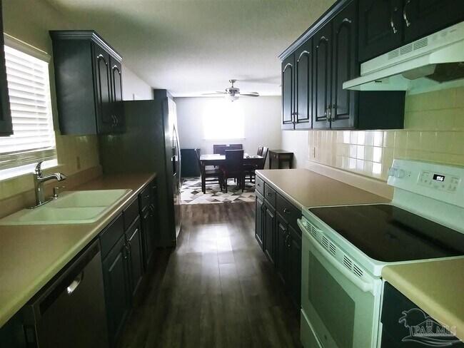 Foto del edificio - 8330 Harbour Square Dr