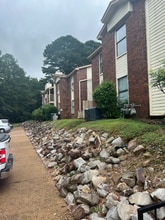 Building Photo - 410 Oakwood Ave