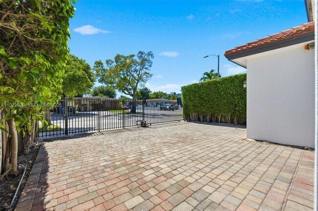 Photo - 3111 SW 12th St Townhome