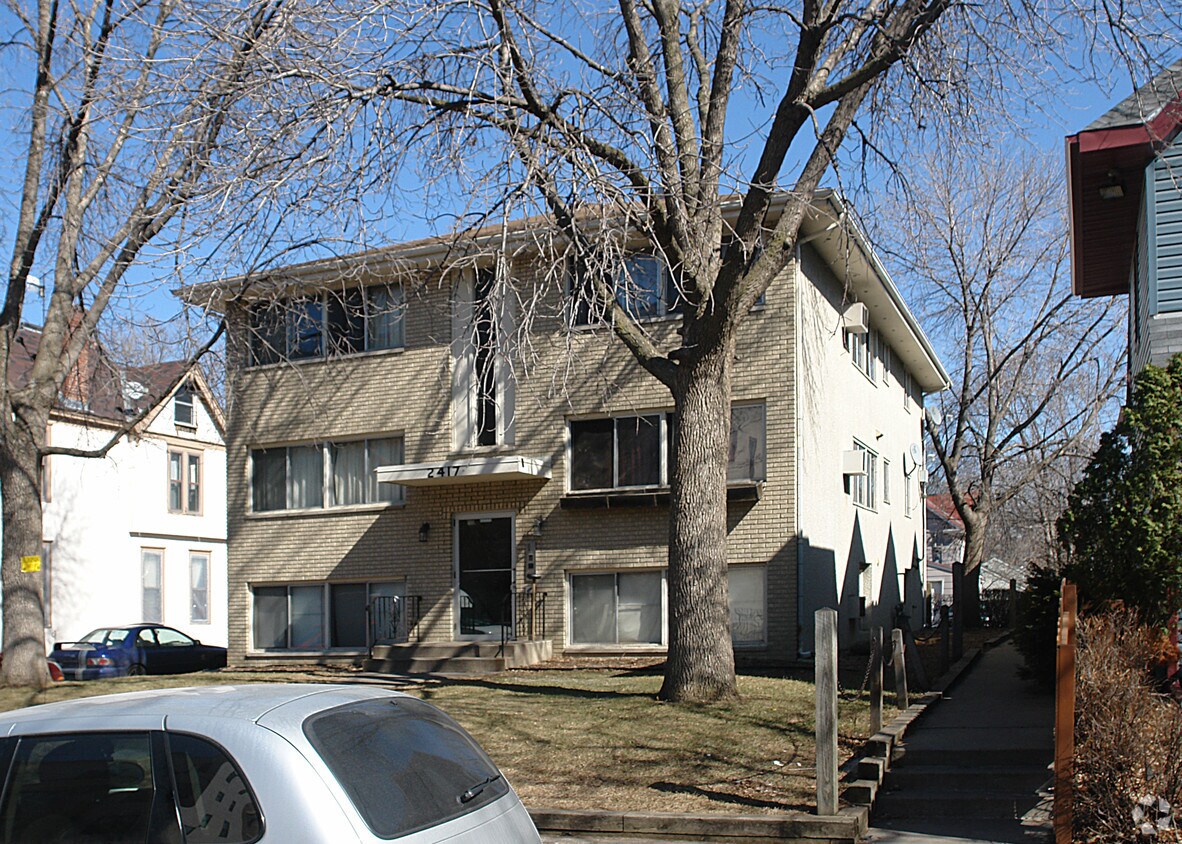 Building Photo - 2417 Elliot Ave S