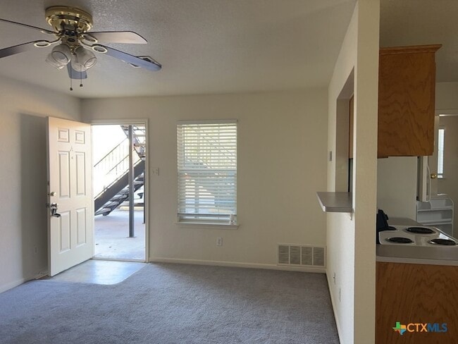 Foto del edificio - 105 W Truman Ave